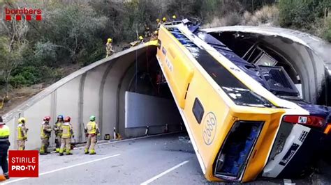 Accident cumplit în Barcelona Un autobuz plin cu muncitori s a