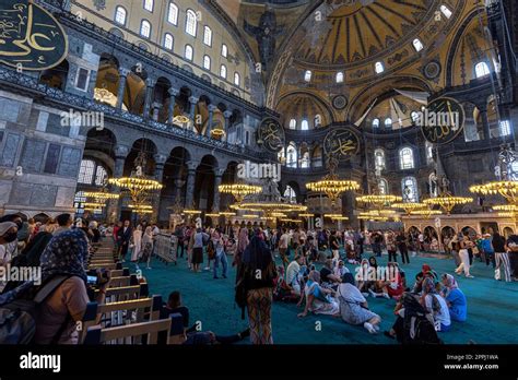 Tourists Visit Hagia Sophia Mosque Stock Photo Alamy