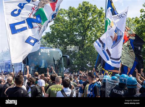 Stadion san siro Fotos und Bildmaterial in hoher Auflösung Alamy