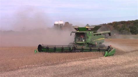 4 John Deere S680 Combines Harvesting Soybeans YouTube