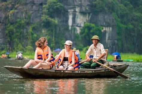 Ninh Binh Di Giorni Crociera E Balcone A Stelle Nella Baia Di Lan