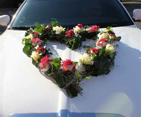 Auto Blumen Hochzeit