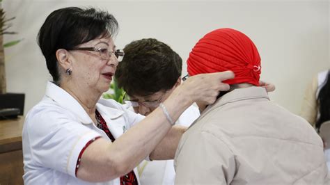 Entrega voluntariado del IMSS Hidalgo prótesis mamarias