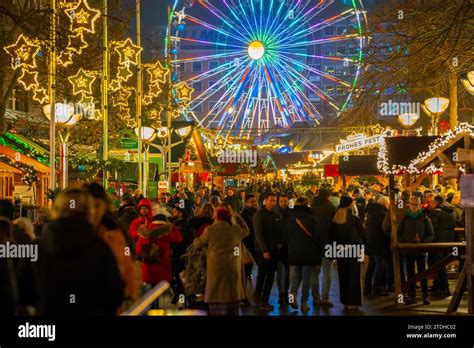 Mercatino Di Natale Su K Nigsstra E Nel Centro Della Citt Di Duisburg