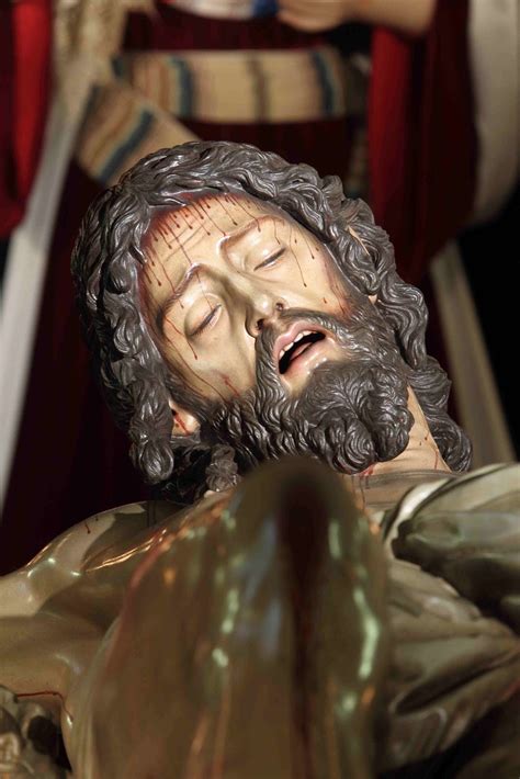 Sevilla A Traves De Un Objetivo Besapies Al Cristo De Las Cinco Llagas