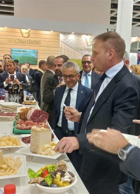 Il Ministro Lollobrigida Allo Stand Del Piemonte A Berlino Per Fruit