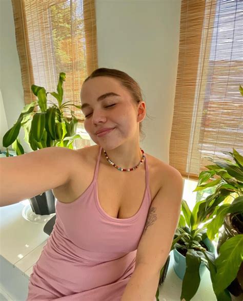 9 Hot Sexy Genea Charpentier Bikini Pics