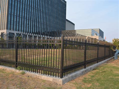 China Curved Spear Top Steel Fence Manufacturers Curved Spear Top