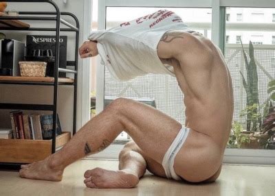 Post Bare Naked Nude Men Tumblr Tumbex