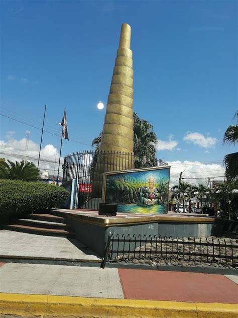 Monumento A Los Heroes De Bonao En La Ciudad Bonao