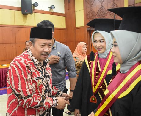 Bupati Agam Hadiri Wisuda Ahli Madya Farmasi Xi Tahun Akademik