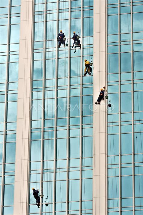 PEKERJA SEKTOR INFORMAL ANTARA Foto