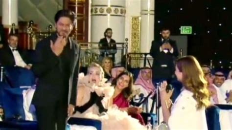 Red Sea Festival Sharon Stone Gasps She Cant Believe Shes Next To Srk