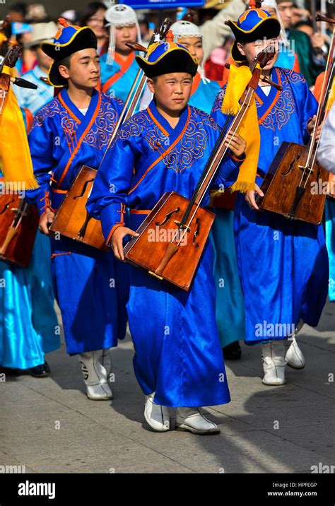 Mongolian National Costumes Stockfotos Mongolian National Costumes