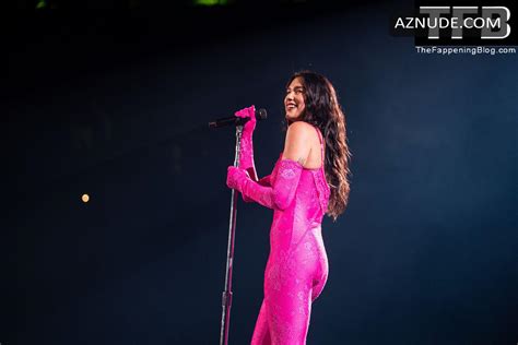 Dua Lipa Sexy Seen Flaunting Her Hot Tits And Ass In A Tight Outfit During Her Performance At