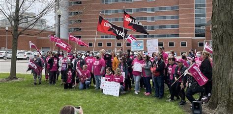 Hospital workers rally against caps on raises outside Lakeridge Health ...