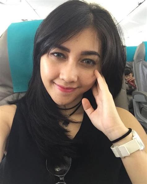 Potret Cantik Pramugari Nadya Aldesta Senyum Manisnya Bikin Warganet