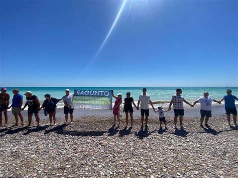 Las Playas De Val Ncia Se Unen En Una Cadena Humana Para Exigir La