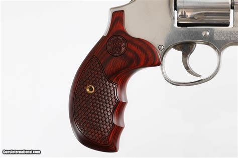 SMITH & WESSON 686-6 3" STAINLESS 357 MAG 7 SHOT ROSEWOOD GRIPS W/ FINGER GROOVES