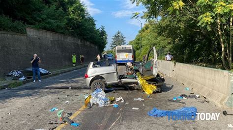 Torino Scontro Frontale Tra Auto E Bus Due Morti E Due Feriti