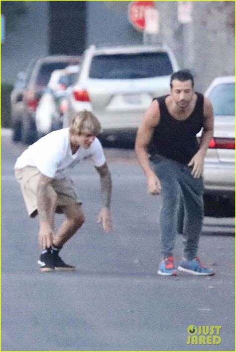 Justin Bieber Shows Off His Athletic Skills In The Street Photo