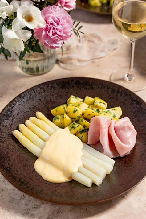 Wei Er Spargel Mit Selbst Gemachter Sauce Hollandaise Rezept