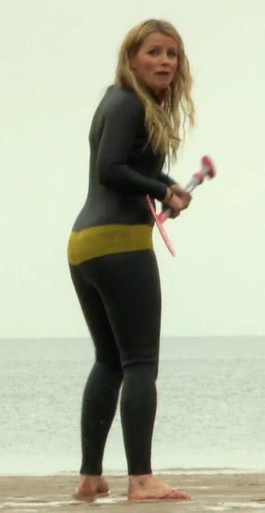 Ellie Harrison Notices The Cameramans Looking At Her Bum Scuba Girl