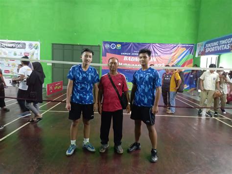 Atlit Bulu Tangkis SMAN 2 Tanggul Raih Juara 2 Pada Event UNMUH Jember