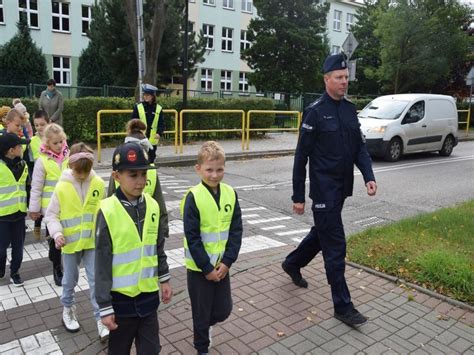 Bezpieczna Droga Do Szko Y Profilaktyczna Akcja Mundurowych Z Komendy