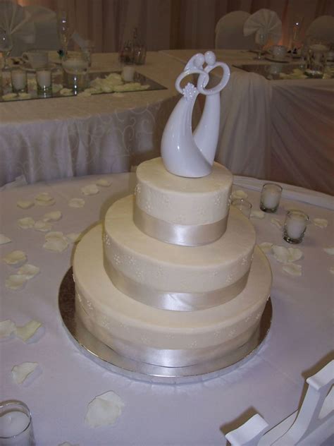 Ivory Buttercream Wedding Cake