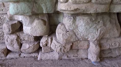 Estructura Escalinata De Jeroglificos Sitio Arqueologico Maya De