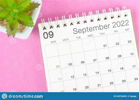 Calendario Del Escritorio De Septiembre De 2022 Con Maceta De Planta