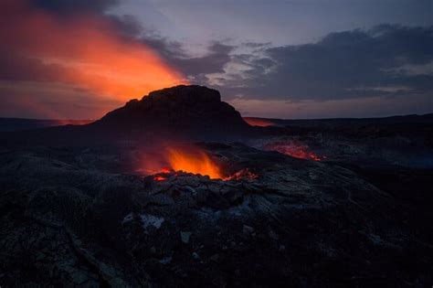 Erupce sopky na Islandu přilákala davy zvědavců fZone cz