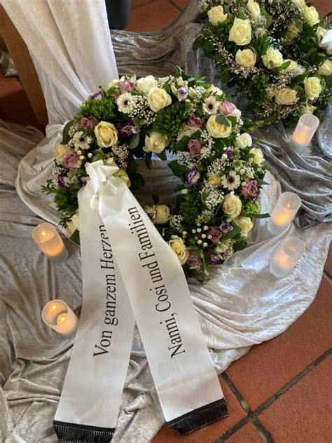 Blumen verschicken über den lokalen Floristen Rosenrot Nieder Olm