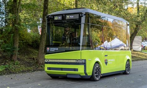 Autonomiczny minibus wraca do Katowic Będzie woził za darmo