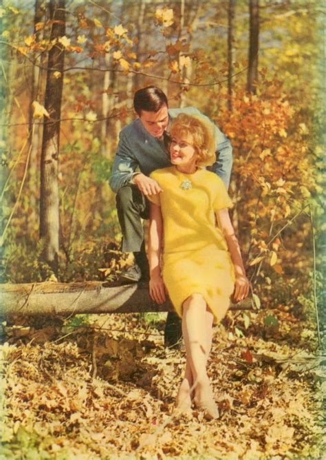 30 Romantic Photos Of The 60s Couples Vintage Everyday