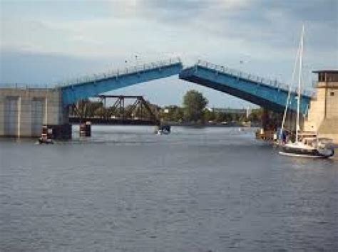 Liberty Bridge In Bay City Getting Emergency Repair Work Wkar Public