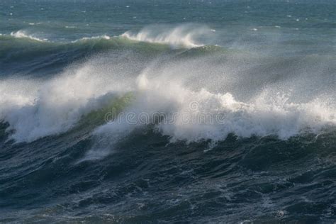 Ondas Que Quebram Na Costa Foto De Stock Imagem De Horizonte 108098216