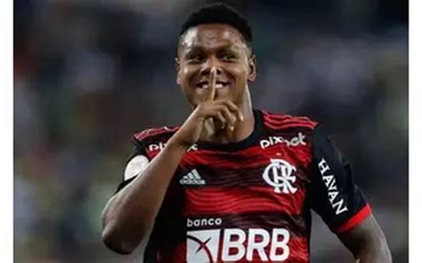 Clube da Premier League faz proposta por Matheus França do Flamengo