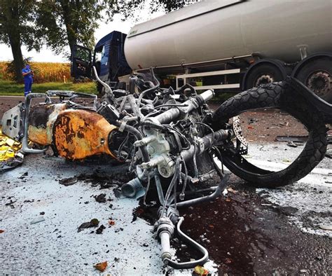 21 letni motocyklista roztrzaskał się o słup w Tarnowskich Górach