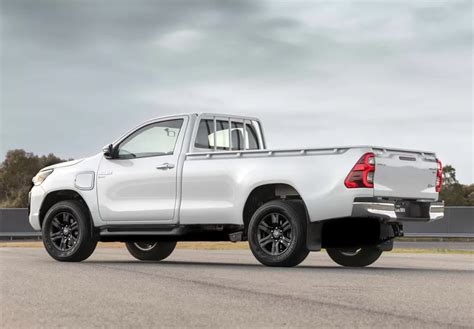 La Toyota Hilux eléctrica ya tiene fecha de estreno y viene con Isuzu