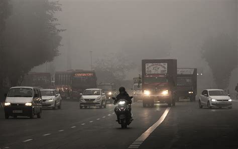 Bs Iii Petrol Bs Iv Diesel Vehicles Banned As Delhis Aqi Plummets