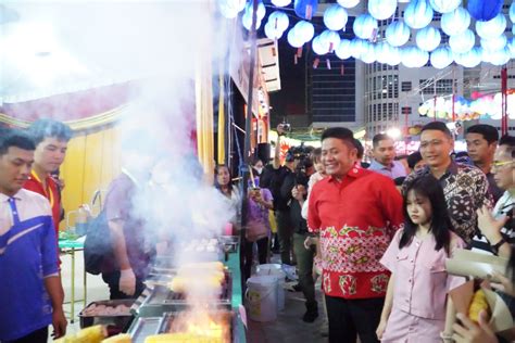 HD Resmi Buka Sriwijaya Lantern Festival Sumselprov