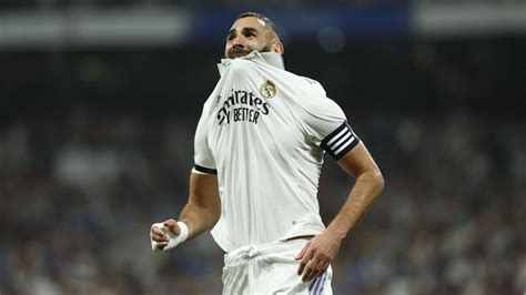 Real Madrid Karim Benzema Se Fait Fracasser Apr S Le Clasico