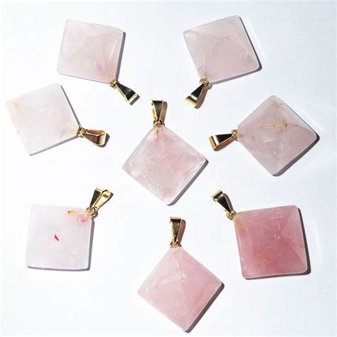 Colar Pirâmide Pedra Quartzo Rosa Natural Dourado Sojóias Nlux