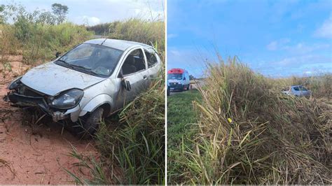 A Gazeta Carro capota e vai parar em matagal às margens de rodovia em