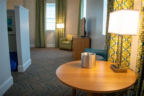 Oasis Resort Gulfport Gulfport 109 Room Prices And Reviews Travelocity