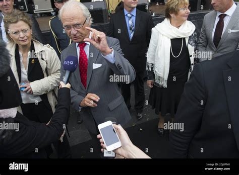 Burtrask 2014 09 17 King Carl Gustaf Is Seen During His Visit To The