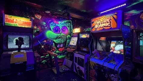 Neon Retro Arcade Bar – NQ64 – URBAN-ADVENTURER