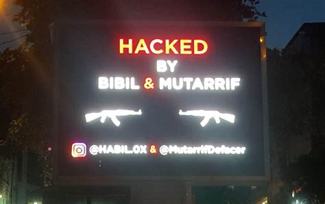 Melek Mosso konseri sonrası Reklam Panoları Hacklendi Lamer Haber